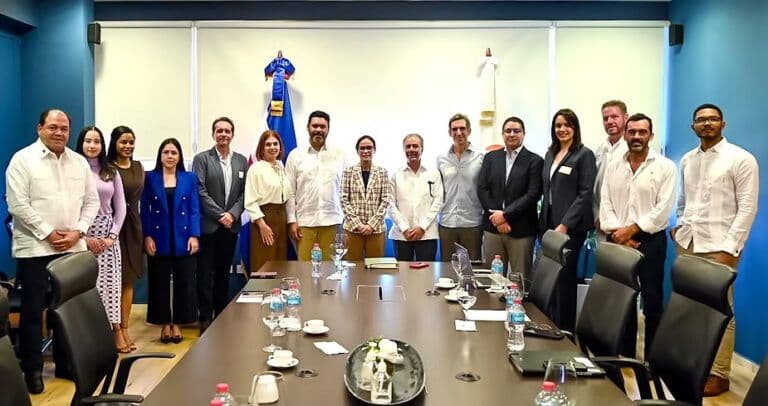 Empresarios de La Altagracia y el MITUR instalan mesa de trabajo para acelerar permisos de inversión en Punta Cana.
