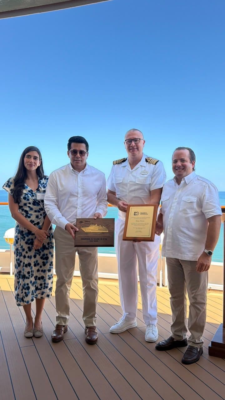 Taíno Bay en Puerto Plata recibe el histórico primer atraco de Disney Cruise Line en República Dominicana.