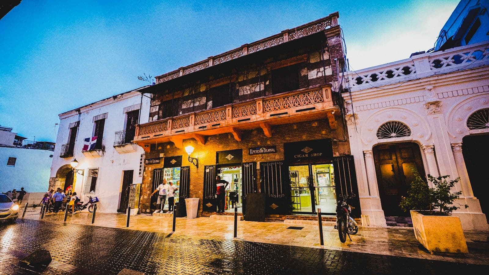 Calle y arquitectura tradicional de la Zona Colonial